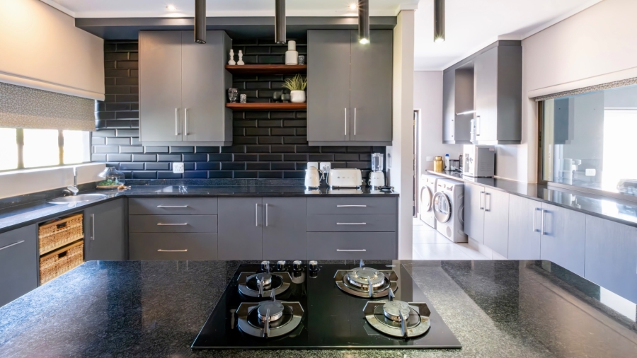 4 Bedroom Property for Sale in Earls Court Lifestyle Estate Western Cape